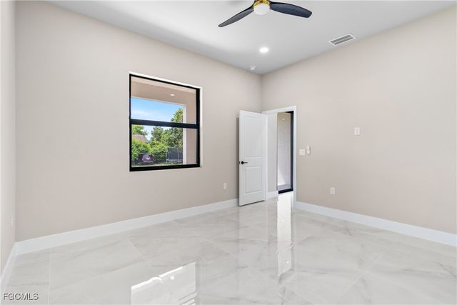 2809 25th ST SW, Lehigh Acres, FL 33976