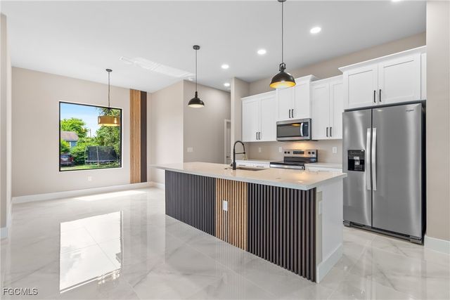 2809 25th ST SW, Lehigh Acres, FL 33976