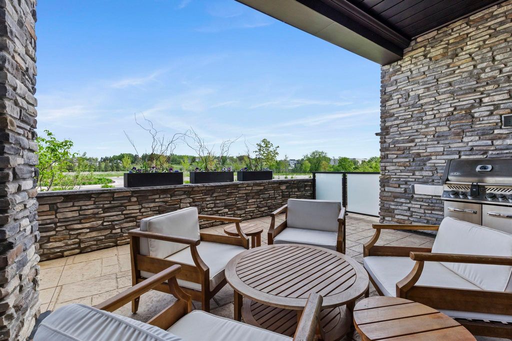 1 Hill Farm Road 101, North Oaks, MN 55127 — photo 4