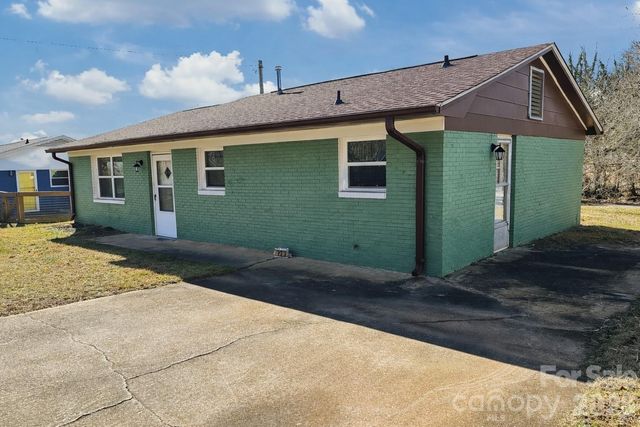 222 Mcdaniel Street, Forest City, NC 28043