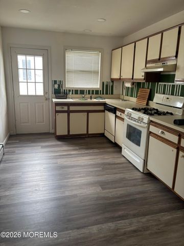 2 Tropicana Court, Toms River, NJ 08757