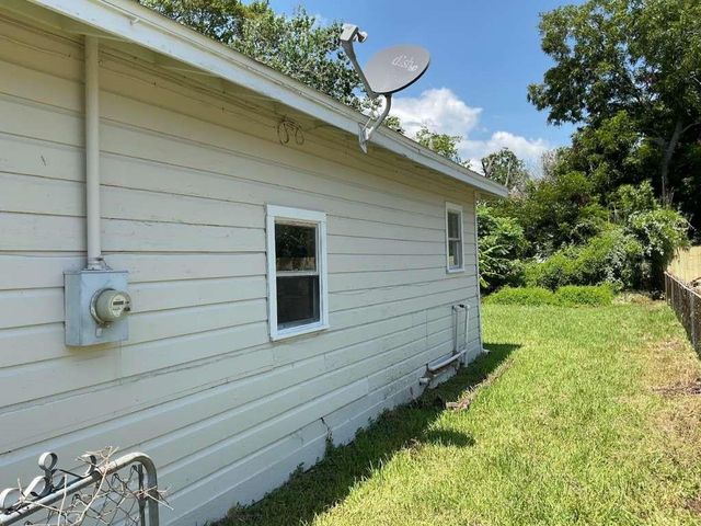 1156 2nd Street, Clute, TX 77531