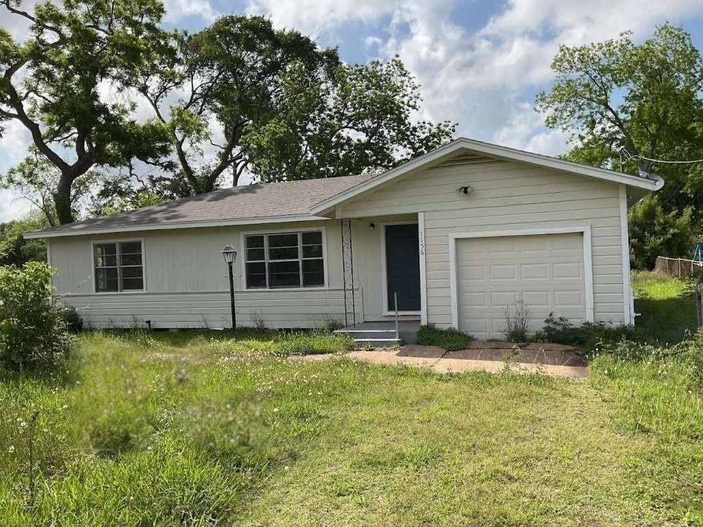 1156 2nd Street, Clute, TX 77531