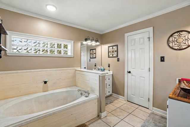 14 Summer Place Cir., Hattiesburg, MS 39402