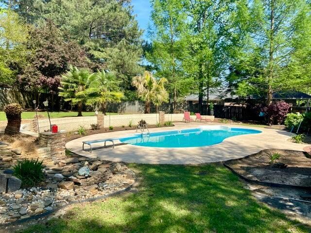 14 Summer Place Cir., Hattiesburg, MS 39402