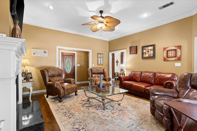 14 Summer Place Cir., Hattiesburg, MS 39402