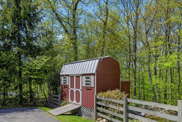 35 Crest Road, Cold Spring, NY 10516