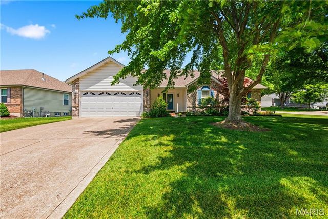 3808 Pine Forest Lane, St Charles, MO 63304
