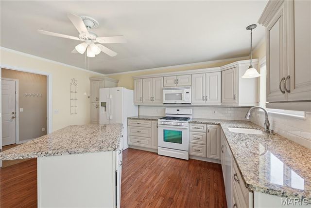 3808 Pine Forest Lane, St Charles, MO 63304