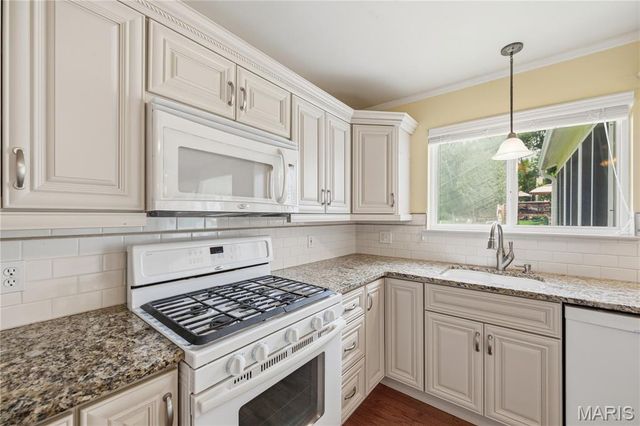 3808 Pine Forest Lane, St Charles, MO 63304