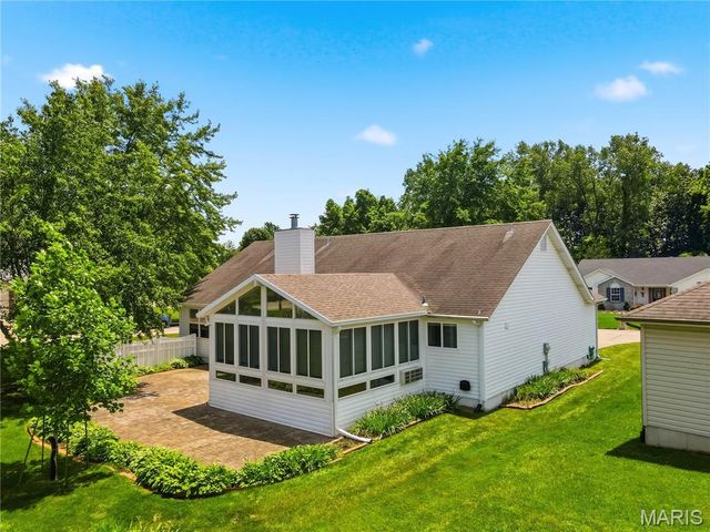 3808 Pine Forest Lane, St Charles, MO 63304