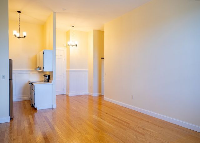 16 Balmoral Street 417, Andover, MA 01810