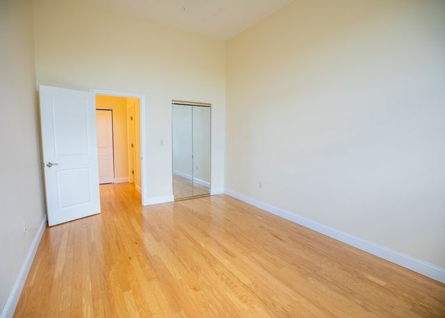 16 Balmoral Street 417, Andover, MA 01810