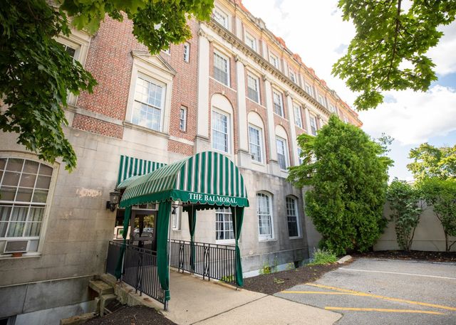 16 Balmoral Street 417, Andover, MA 01810