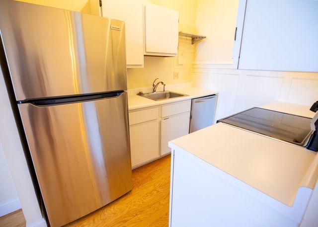 16 Balmoral Street 417, Andover, MA 01810