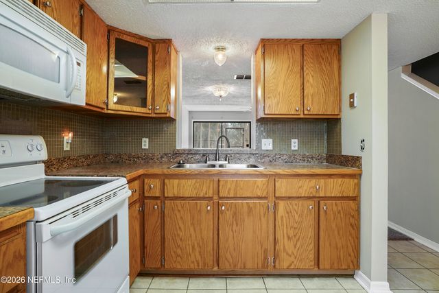 3517 PEELER Road 23, Jacksonville, FL 32277