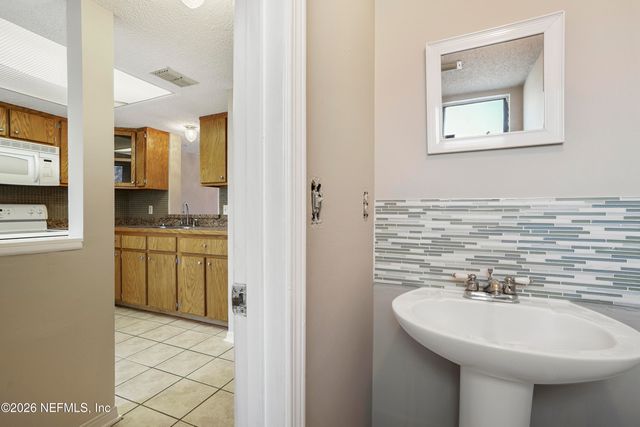 3517 PEELER Road 23, Jacksonville, FL 32277