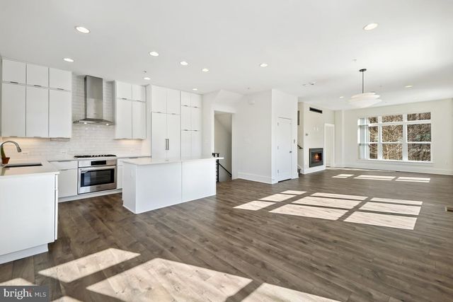 11300 EMERALD PARK RD, Potomac, MD 20854