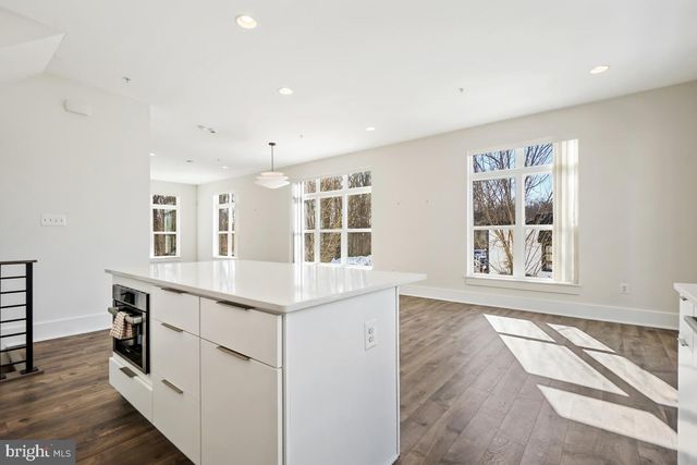 11300 EMERALD PARK RD, Potomac, MD 20854