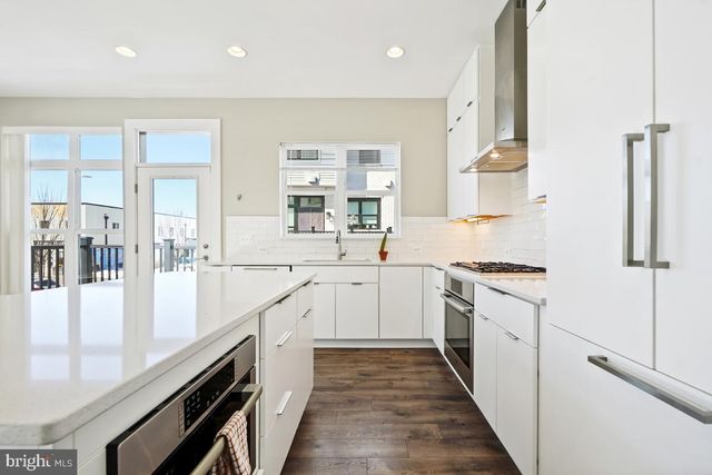 11300 EMERALD PARK RD, Potomac, MD 20854