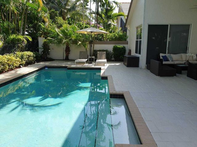 5463 NW 20th Avenue, Boca Raton, FL 33496