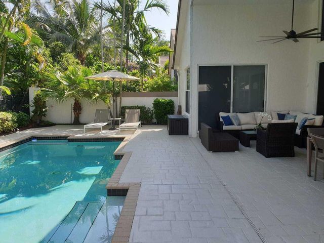 5463 NW 20th Avenue, Boca Raton, FL 33496