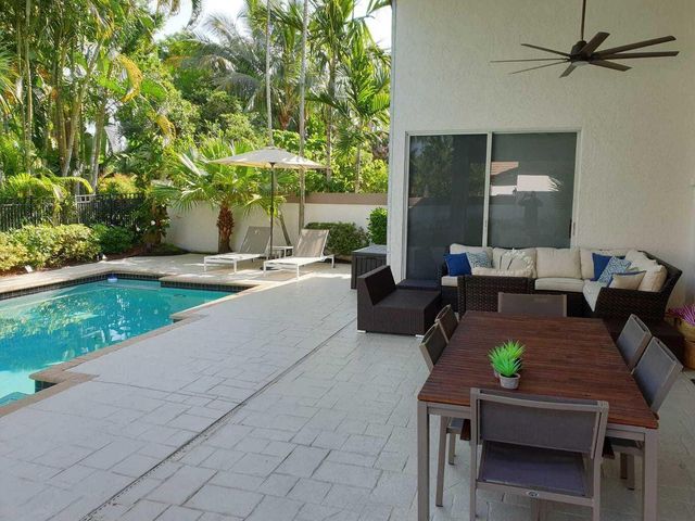5463 NW 20th Avenue, Boca Raton, FL 33496