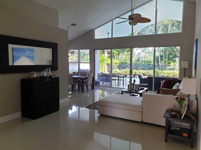 5463 NW 20th Avenue, Boca Raton, FL 33496