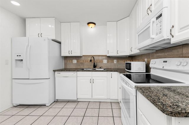 2209 WOODMERE ROAD, Venice, FL 34293