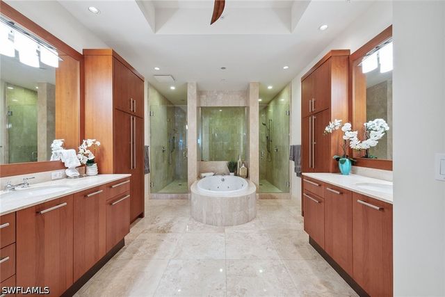 13675 Vanderbilt DR 1105, Naples, FL 34110