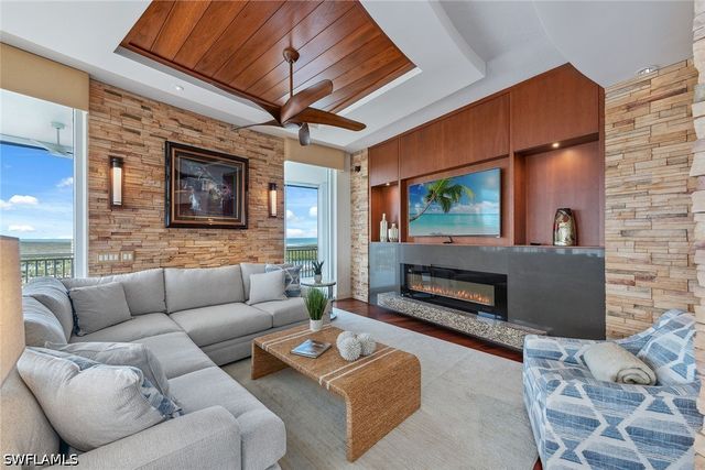13675 Vanderbilt DR 1105, Naples, FL 34110