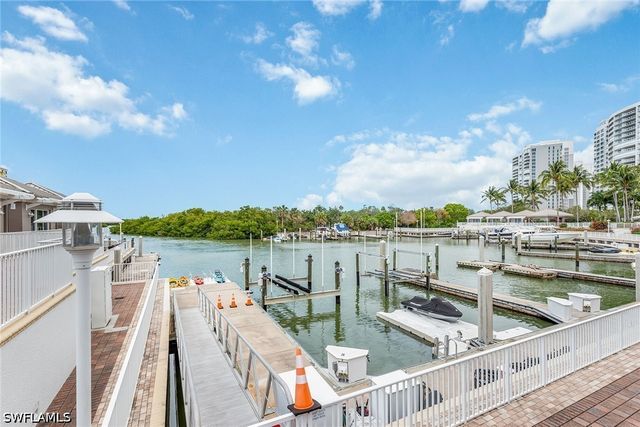 13675 Vanderbilt DR 1105, Naples, FL 34110