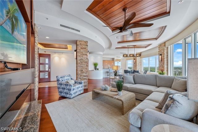13675 Vanderbilt DR 1105, Naples, FL 34110