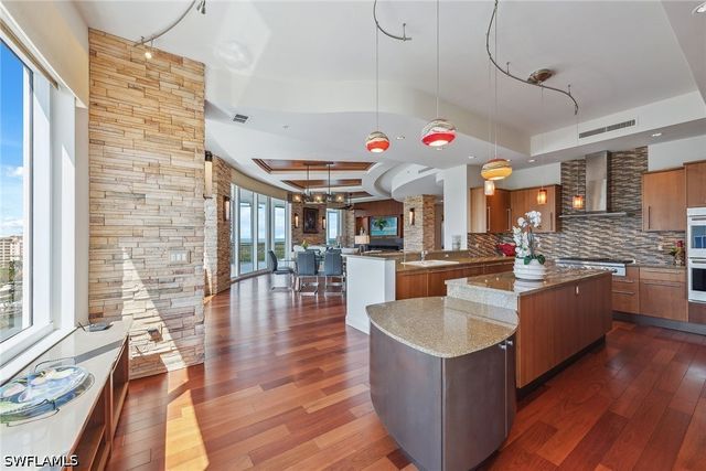 13675 Vanderbilt DR 1105, Naples, FL 34110