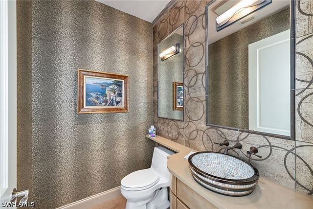 13675 Vanderbilt DR 1105, Naples, FL 34110