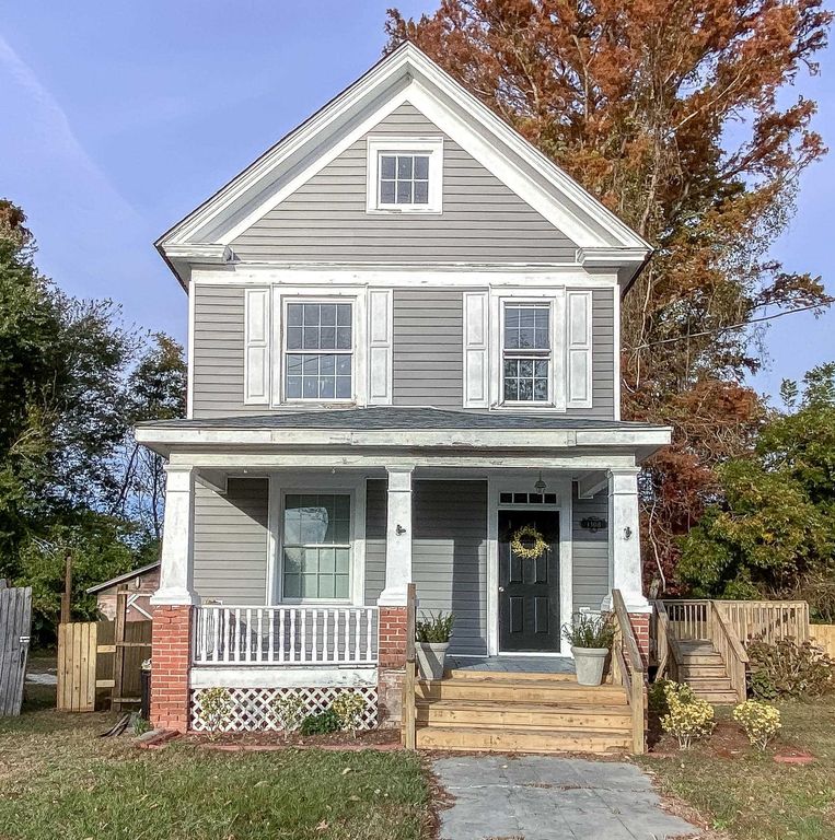 Image 1 of property listing at 1308 W Main Street, Elizabeth City, NC 27909