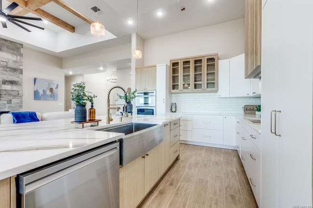 139 Sunset, La Vernia, TX 78121