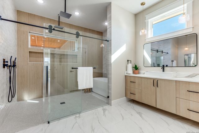 139 Sunset, La Vernia, TX 78121