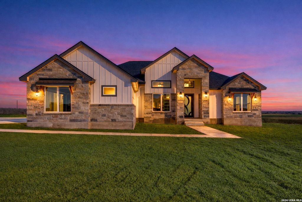 139 Sunset, La Vernia, TX 78121