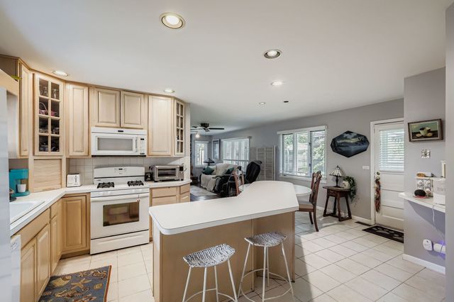 1440 Dennison Road, Hoffman Estates, IL 60169