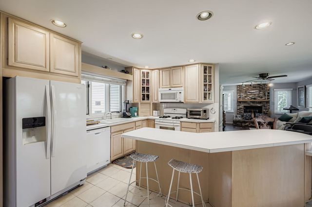 1440 Dennison Road, Hoffman Estates, IL 60169