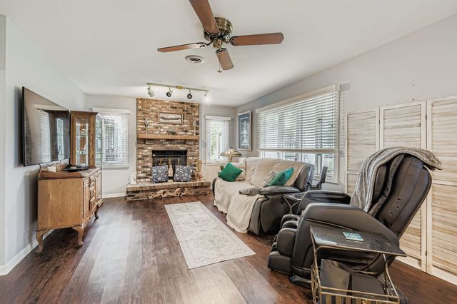 1440 Dennison Road, Hoffman Estates, IL 60169