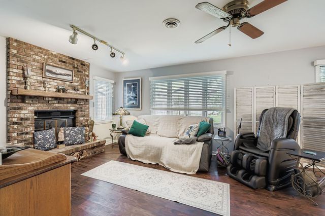 1440 Dennison Road, Hoffman Estates, IL 60169