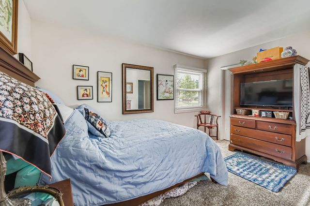 1440 Dennison Road, Hoffman Estates, IL 60169