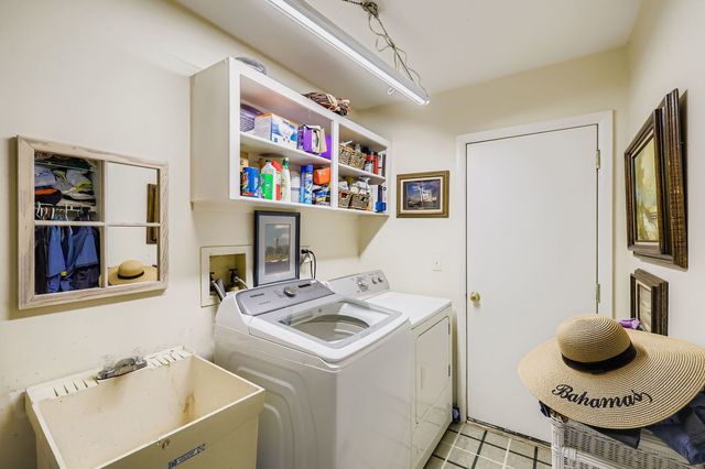 1440 Dennison Road, Hoffman Estates, IL 60169