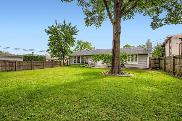 1440 Dennison Road, Hoffman Estates, IL 60169