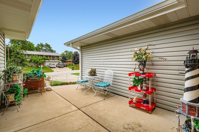 1440 Dennison Road, Hoffman Estates, IL 60169