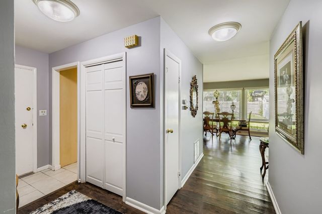 1440 Dennison Road, Hoffman Estates, IL 60169