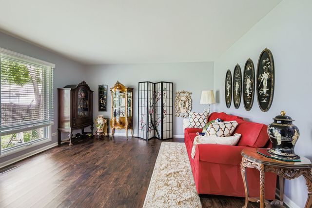 1440 Dennison Road, Hoffman Estates, IL 60169