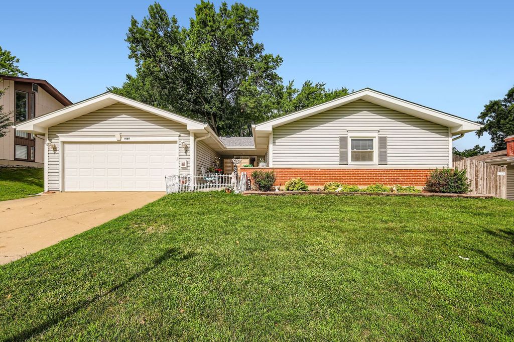 1440 Dennison Road, Hoffman Estates, IL 60169